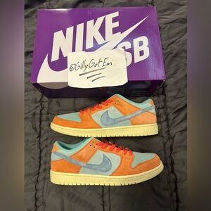 SOLD - Nike SB Dunk Low - Orange Emerald Rise - Size 11